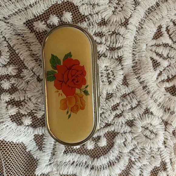 Vintage Lipstick holder - Picture 1 of 3